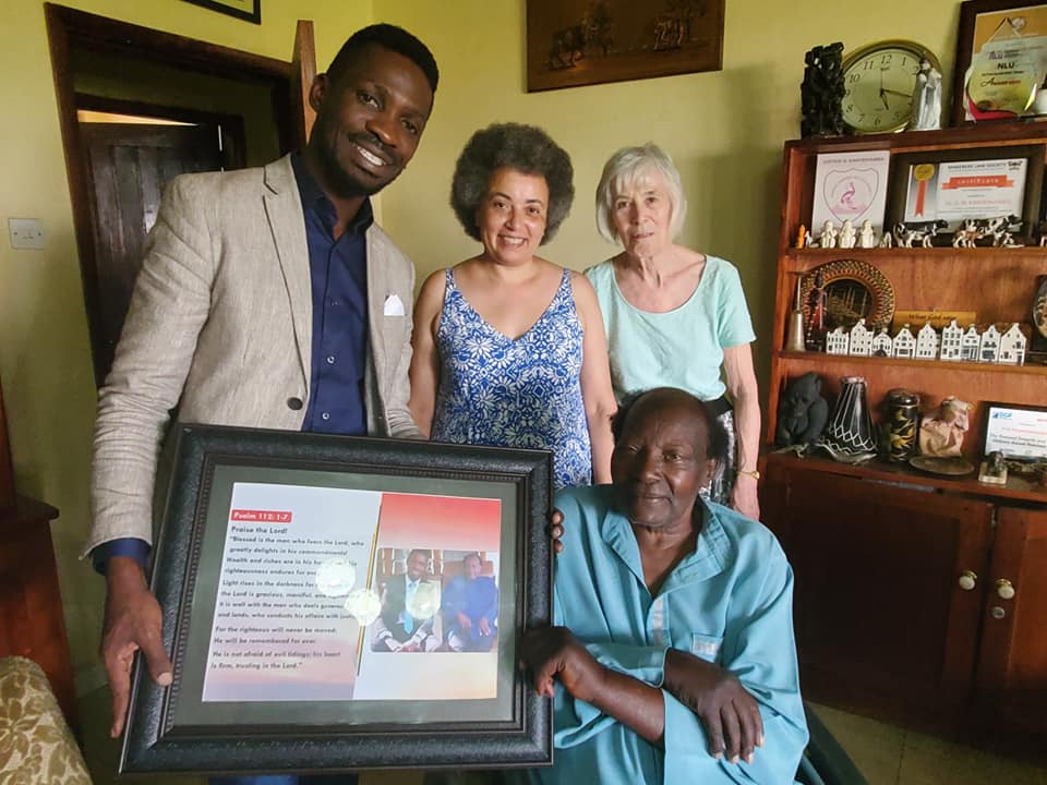 Courtesy Photo of Hon. Robert Kyagulanyi Ssentamu with the the Late Prof. Kanyeihamba and some of his family members.