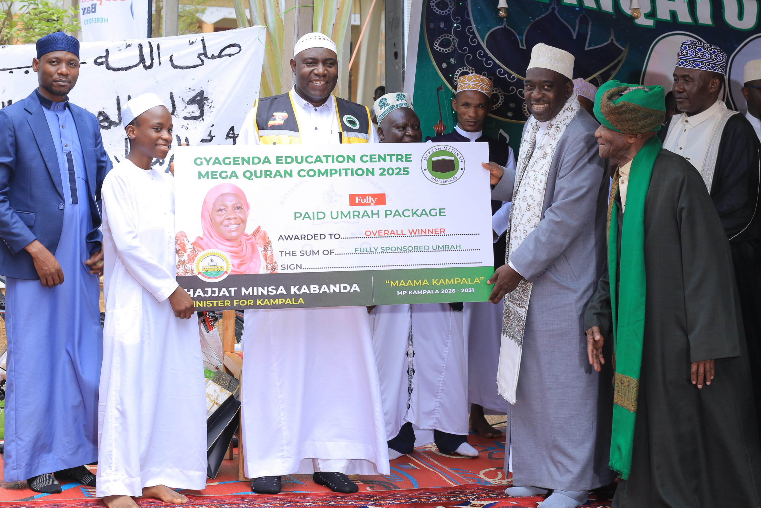 Mufti Sheikh Shaban Galabuzi handing over a dummy cheque to Mulindwa Uthman, over all winner of the National Quran Competition, 2025 at Gyagenda Primary School, on Sunday September 21, 2025 Photo by Bruce.