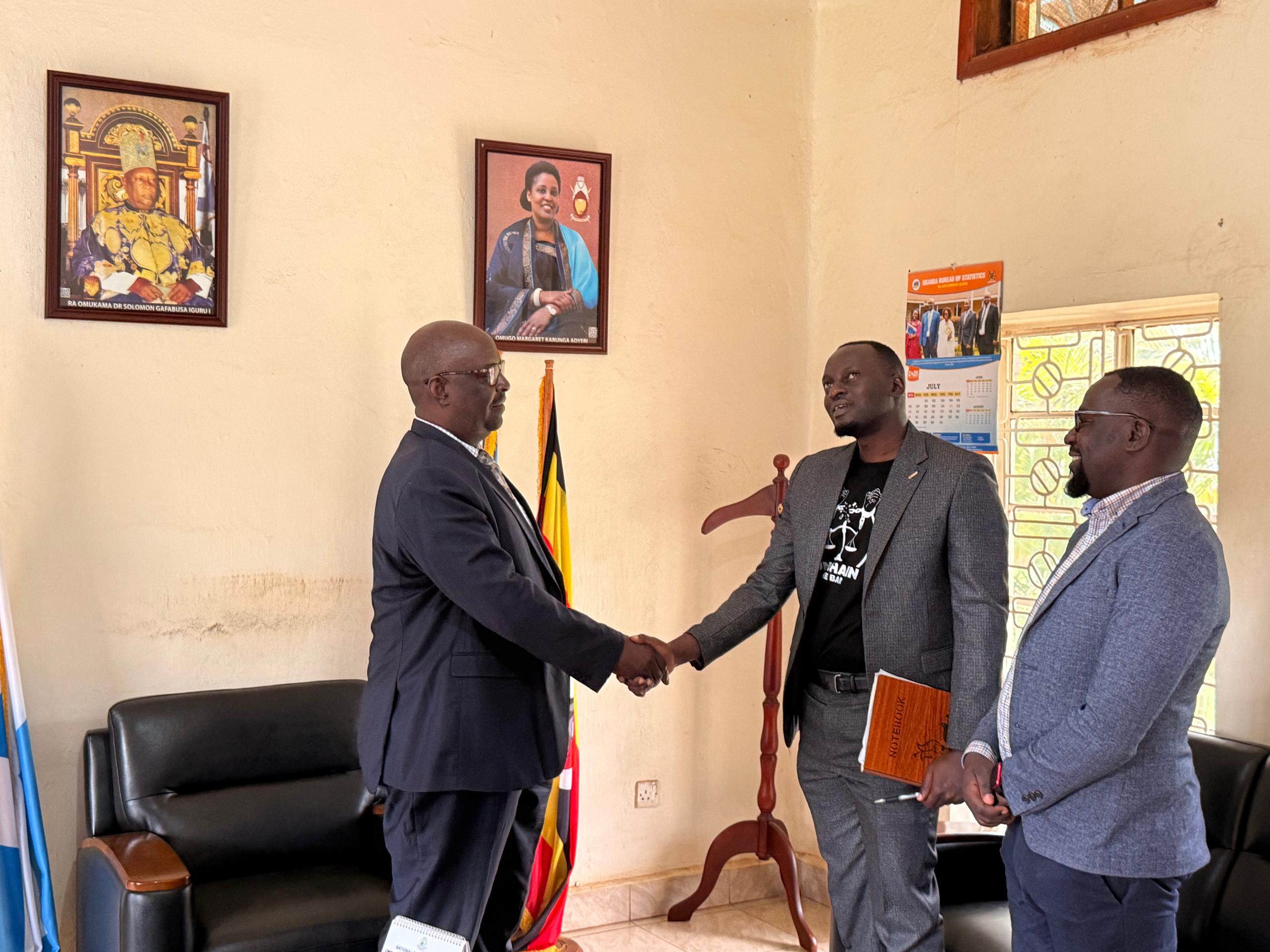 Bunyoro Kitara Kingdom, PM Andrew Kirungi Byakutaga shaking hands with Cs. Eron Kiiza, as Counsel turned Journalist Kakaire Sulaiman looks on; September 10, 2025. Photo by Mbabazi Faridah
